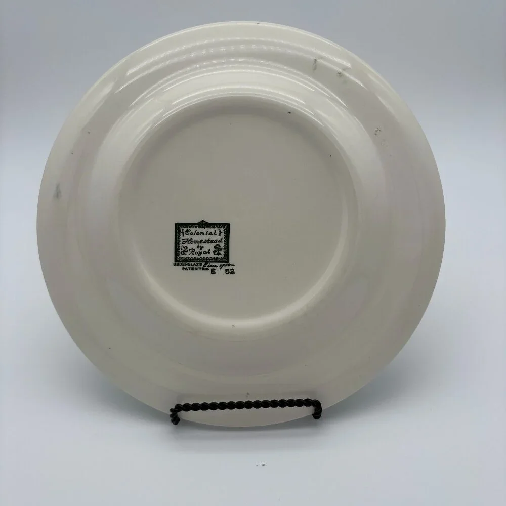 Pre-Owned Vintage Green and White Colonial Homestead By Royal Dinner Plate.